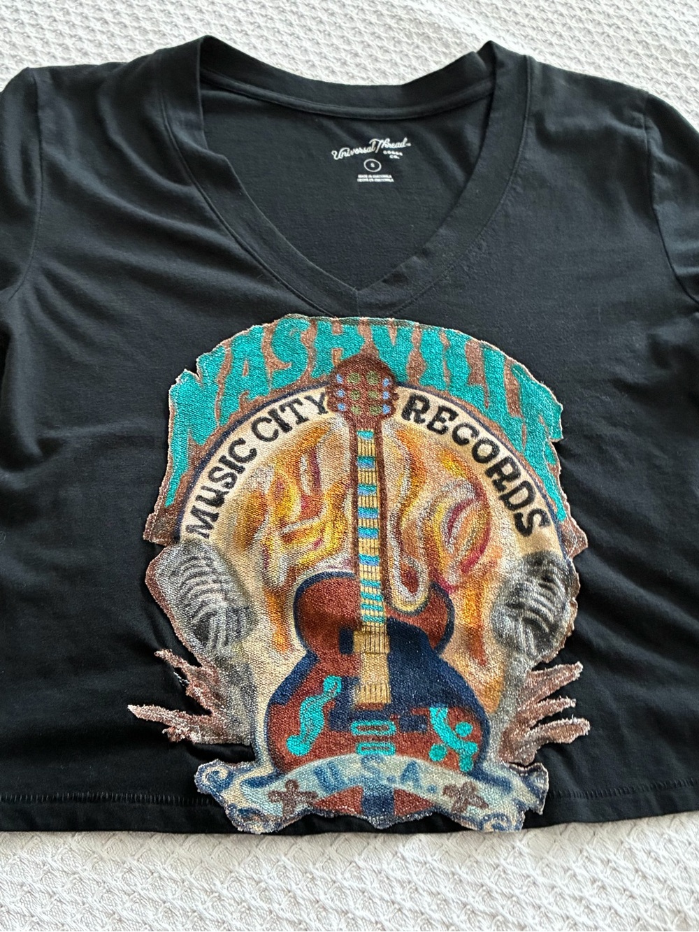 Universal Thread Cropped Music Graphic - Picture 4 of 8